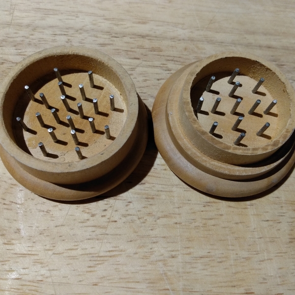 Wood handcrafted grinder - Picture 2 of 2